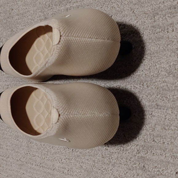 Women shoes is new really soft inside please see in photos - Picture 5 of 8